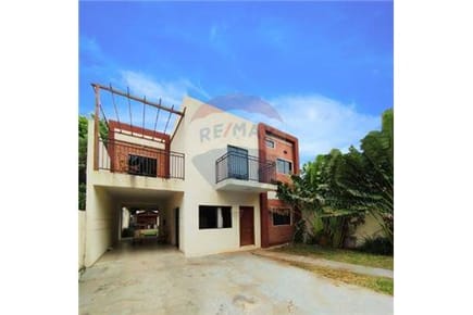 VENDO CASA CON PISCINA EN VILLA ELISA