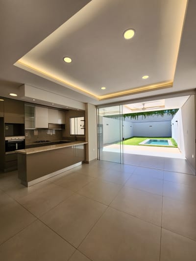 Vendo amplio y moderno Duplex Zona Plaza Madero, Luque.