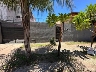 ALQUILO CASA BARRIO MBURUCUYA UBICACION PRIVILEGIADA