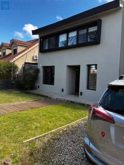Casa en alquiler c/ cochera en Parque Miramar
