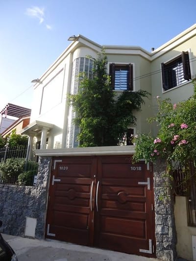 Venta De Espectacular Casa En 2 Plantas, Reciclada A Nuevo, 3 Cuartos, Patio Y Barbacoa!!!