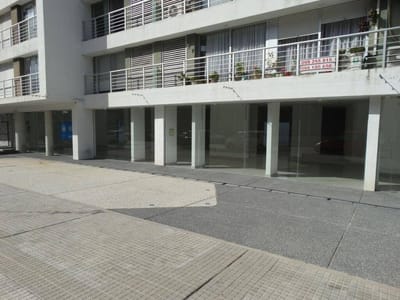Venta Local Comercial Con Renta, Proximo A Avda. Italia. Moderno Y Luminoso Con Amplios Ventanales