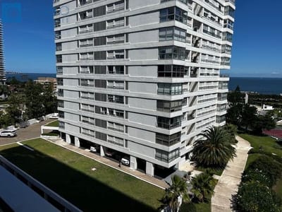Apartamento en alquiler temporario c/ cochera en Playa Mansa