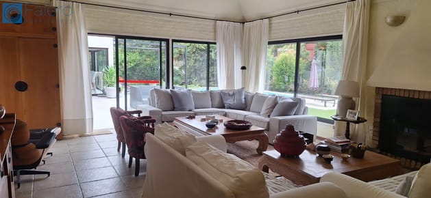 Casa en venta c/ cochera en Beverly Hills