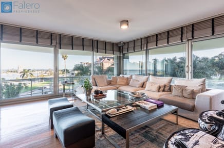 Apartamento en venta c/ cochera en Puerto Buceo