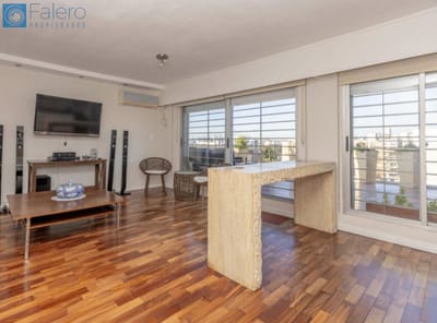 Apartamento en venta c/ cochera en Pocitos