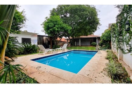 CASA FAMILIAR EN VENTA EN LAMBARÉ