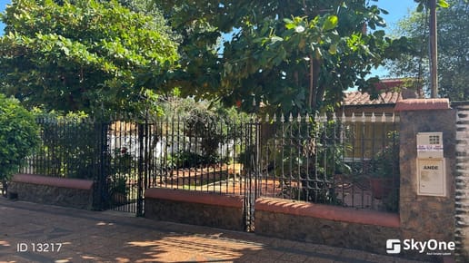 VENDO HERMOSO CHALET EN ÑEMBY- BARRIO CAAGUAZU