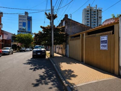 VENDO CASA EN EL CENTRO DE ASUNCION