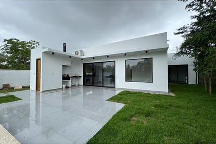 Casa En Alquiler En Surubi’I – 3 Dormitorios En Suite, Piscina