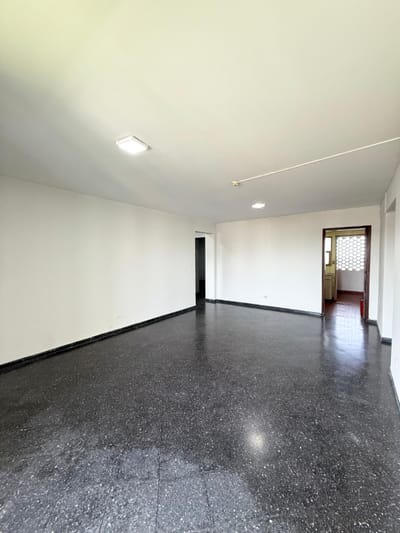 Alquilo amplio departamento de 2 dormitorios en el centro histórico de Asuncion.