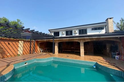 VENDO RESIDENCIA EN SAN LORENZO