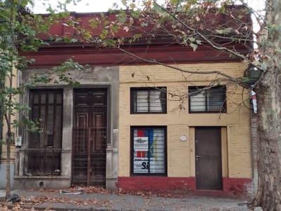Dos Casas En Un Padrón. Media Cuadra Plaza Seregni. Múltiples Posibilidades!