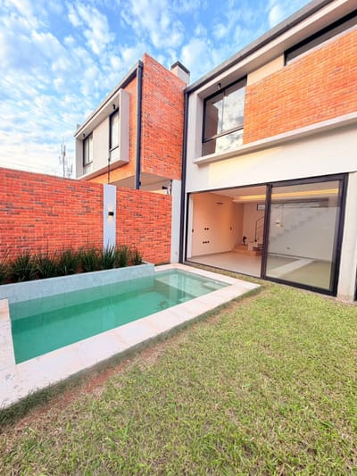 EN VENTA. HERMOSO DUPLEX EN ASUNCION