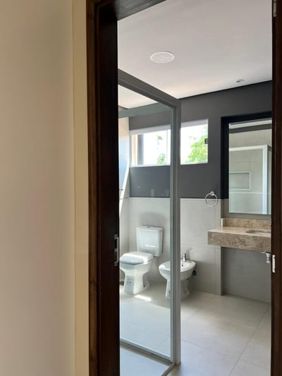 ALQUILO DUPLEX EN LUQUE