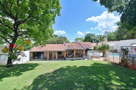 En vena amplia residencia en Lambaré