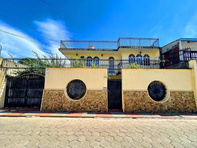 Casa en venta, ideal para empresa o familia