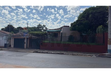 VENDO CASA EN SAN LORENZO A PASOS DEL CENTRO