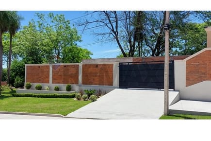 VENTA DE AMPLIA Y MODERNA CASA EN SAN LORENZO