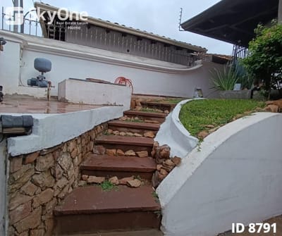 OFERTO RESIDENCIA DE 2 PLANTAS EN BARRIO LAS MERCEDES‼️