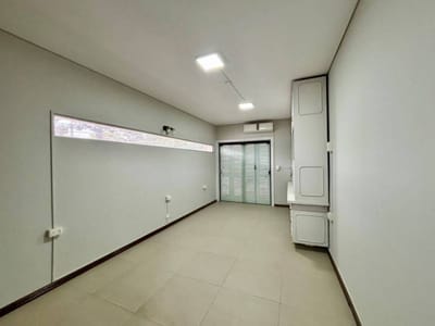 Casa Comercial en Alquiler sobre Av. Mariscal López