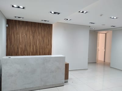 ALQUILO OFICINA CORPORATIVA A PASOS DEL SHOPPING DEL SOL.