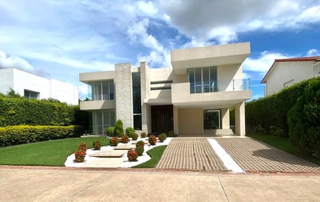 CASA EN AQLUILER - URUBO (COLINAS)