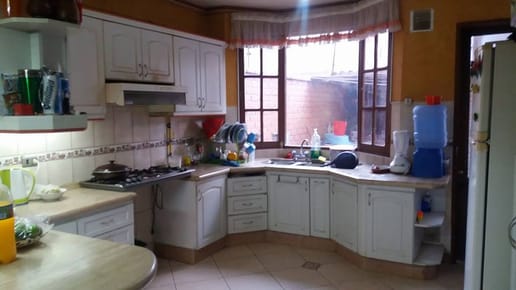 Comoda Casa En Venta.  Zona Rotonda De Quintanilla.