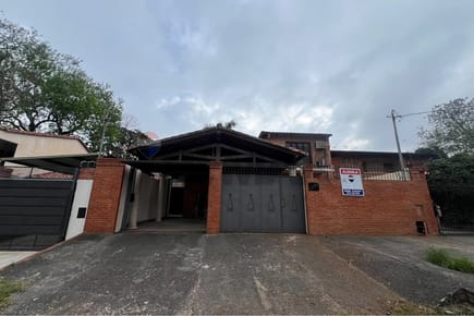 Casa 3 dorm. + estudio con piscina - Lambaré, zona Sek - Gs. 6.000.000