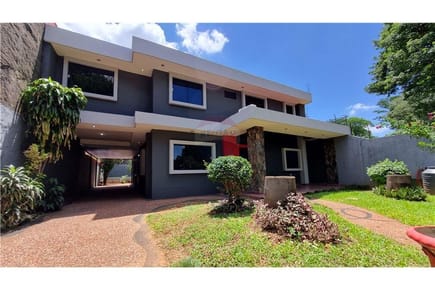 VENDO AMPLIA CASA CON PISCINA EN FERNANDO ZONA SUR
