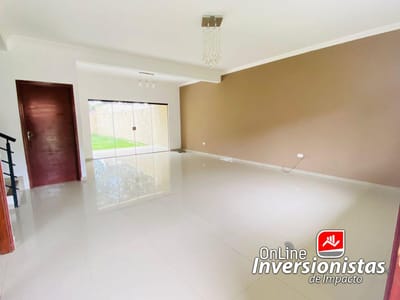 HERMOSA CASA EN VENTA ZONA ESTE 3 DORMITORIOS