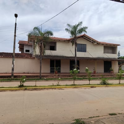  Casa comercial en venta, sobre Av. Principal. 