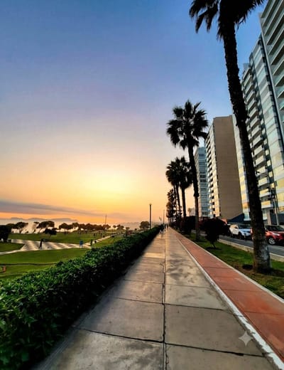 MIRAFLORES - VENTA DE DEPARTAMENTO EN EXCELENTE ZONA