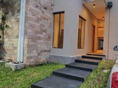 VENDO CASA EN LOS LAURELES