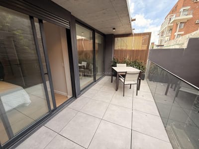 Alquiler apartamento A ESTRENAR. Un dormitorio, balcón y parrillero. Garage