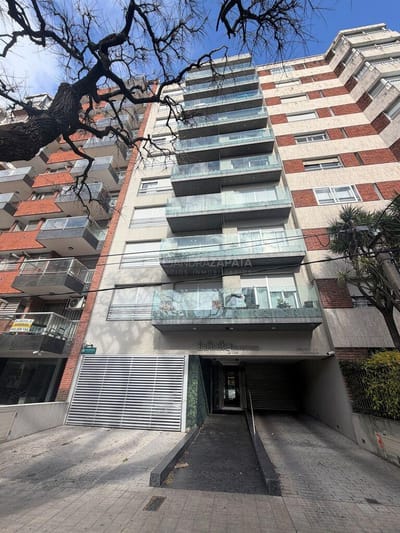 Alquiler amplio monoambiente Pocitos Nuevo IMPECABLE