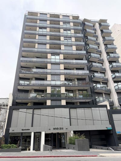 Alquiler Apartamento amoblado 2 dormitorios 2 baños, balcón. Garage. Punta Carretas