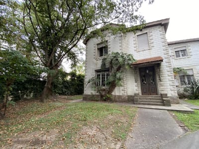 Venta residencia del 1910 con gran parque ideal Empresa