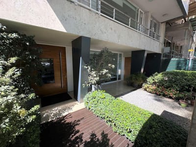 Alquiler o venta elegante apartamento frente al golf. Parrillero. Barbacoa