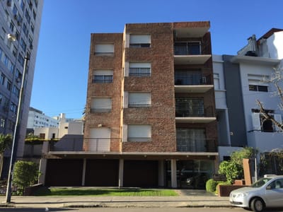 Venta apartamento 1 dormitorio con balcon y garage Pocitos amplio Impecable!!!!