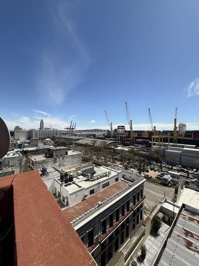 Venta oficina Ciudad Vieja Penthouse impecable