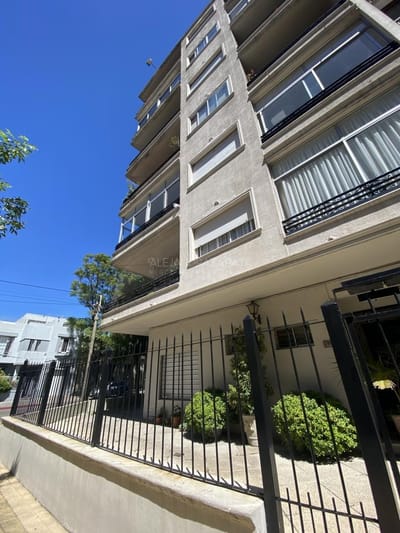 Venta apartamento con renta Villa Biarritz 3 dormitorios y 2 baños garage