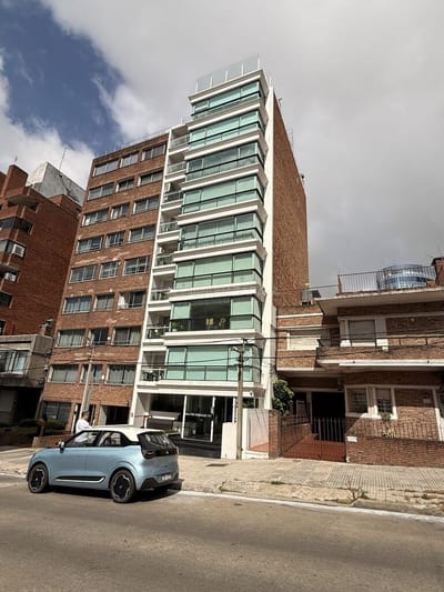 Venta apartamento 4 dormitorios ,estar, parrillero , 2 garages, Puerto del Buceo