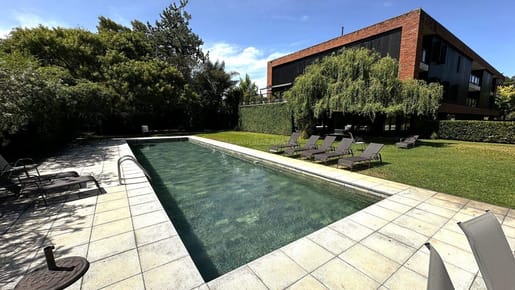 Venta apartamento con renta Carrasco 2 dorm, 2 baños, garage