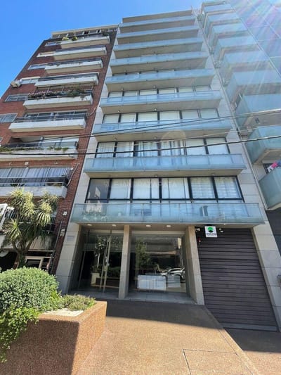 Venta apto  con renta 1 dormitorio en suite, con garage en Pocitos Nuevo