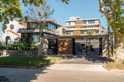 Venta APARTAMENTO A ESTRENAR Dos Acres. Jardín, parrillero. 2 Cocheras