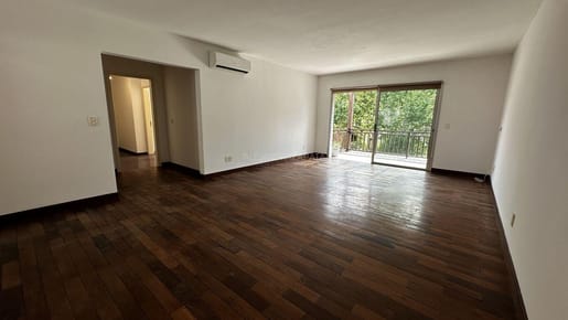 Venta apartamento 3 dormitorios y servicio, garage doble box. Carrasco impecable