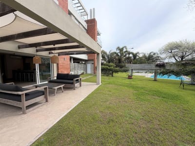 Venta apartamento Penthouse 2 dormitorios 2 baños terraza parrillero 2 garages Carrasco
