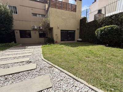 Venta apartamento en planta baja con fondo y barbacoa 3 dormitorios 2 baños garage para 2 autos Malv