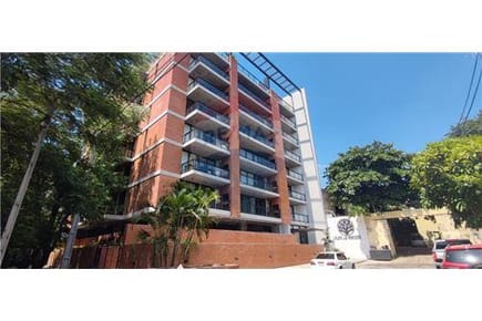 EN VENTA, AMPLIO Y LUMINOSO MONOAMBIENTE EN EL BARRIO LAS MERCEDES.